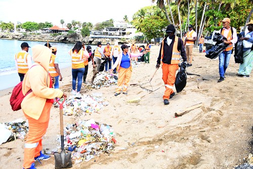 Obras Públicas informa sobre jornada de limpieza en playas y vías públicas por Semana Santa