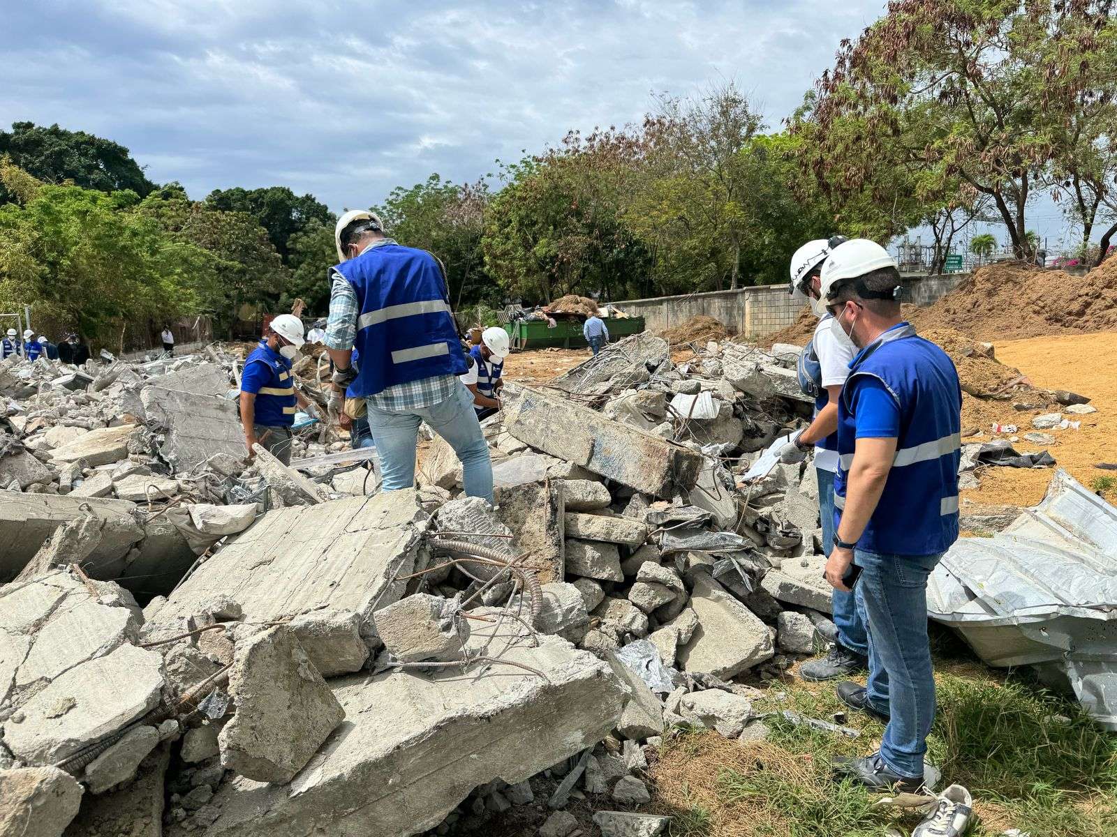 Onesvie informa resguarda escombros Jet Set para análisis forense estructural; víctimas se elevan a 222