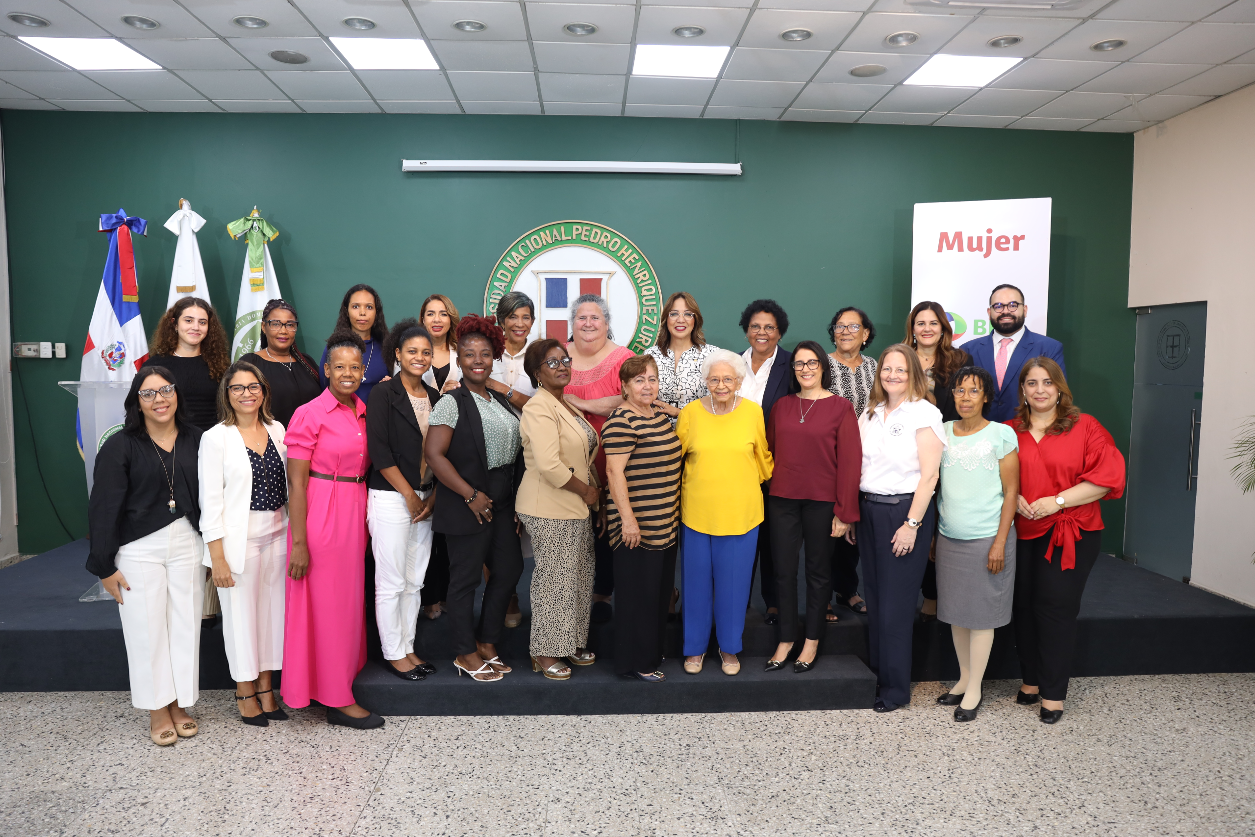 Presentan programa para galardonadas Premio Mujeres que Cambian el Mundo