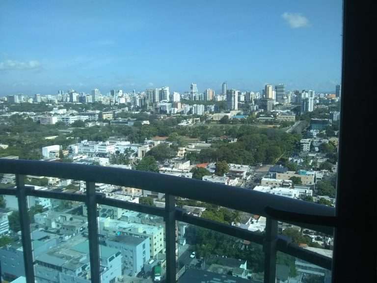 Hay centros comerciales que no están exigiendo la tarjeta de vacunación