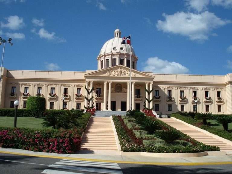 Los terrenos del Palacio Nacional dominicano ya cuentan oficialmente con títulos de propiedad