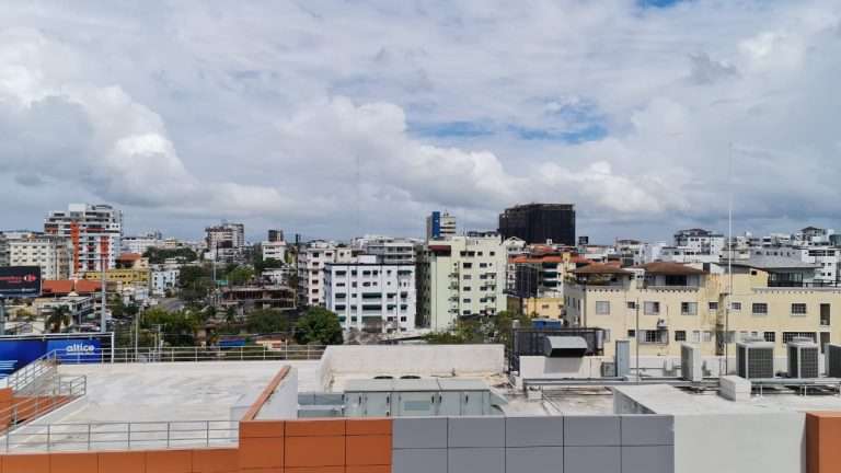 Entérate como terminó la semana; economista cree inoportuno aplicar impuestos a plataforma Airbnb