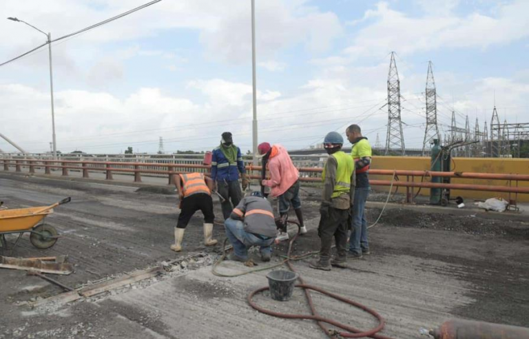 ¿Qué se está haciendo en el puente Juan Pablo Duarte?. Te lo decimos y las calles alternas para aminorar el tapón