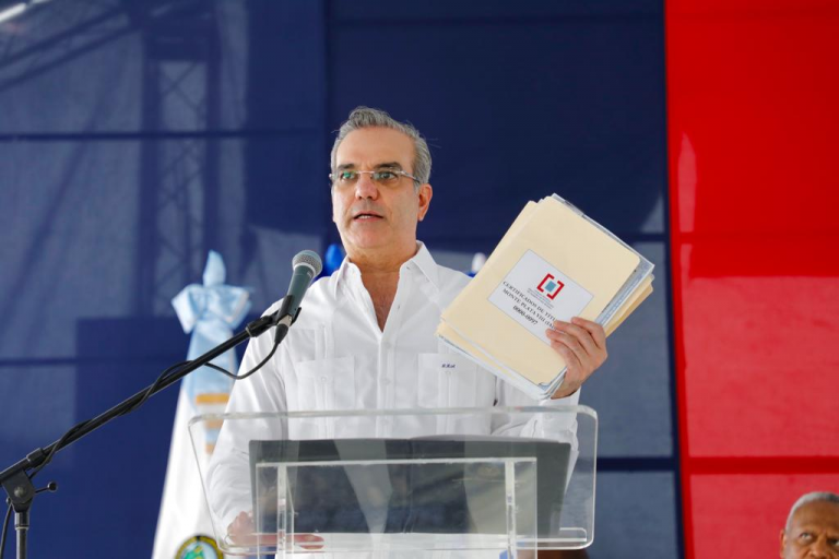 En nueve meses Gobierno entrega más de 1,400 certificados de títulos en Monte Plata