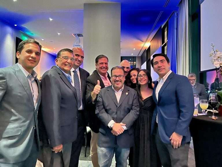 Presidente AEI participa como orador en congreso inmobiliario en Costa Rica