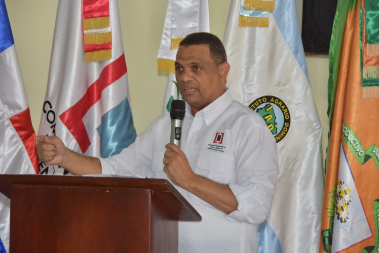 Mérido Torres dice que es víctima de campaña sucia; pide licencia como director de Titulación Mérido Torres dice que es víctima de campaña sucia; pide licencia como director de Titulación