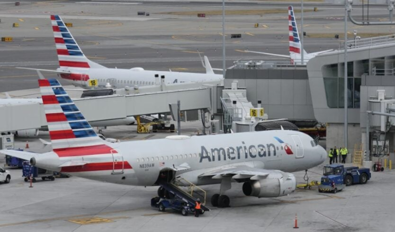 A American Airlines aumentou as taxas de bagagem