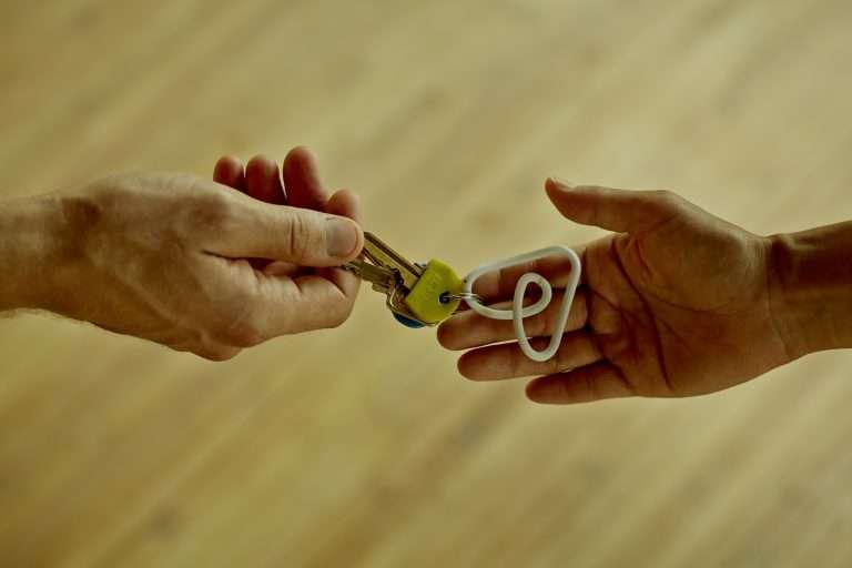 O Airbnb afirma que as festas em suas propriedades diminuíram 55% ao ano, globalmente, desde 2020