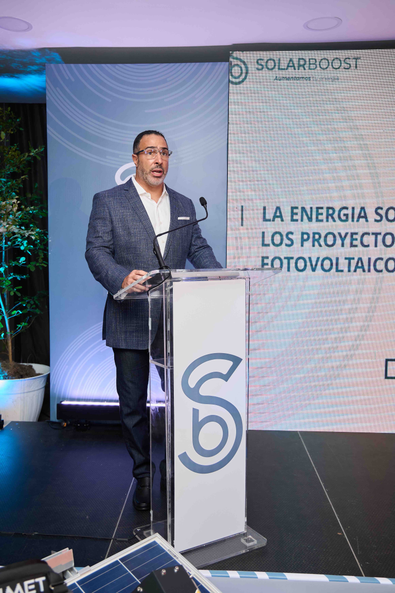 Tecnologia robótica avançada que aumenta a eficiência dos painéis solares chega ao país e a todo o Caribe