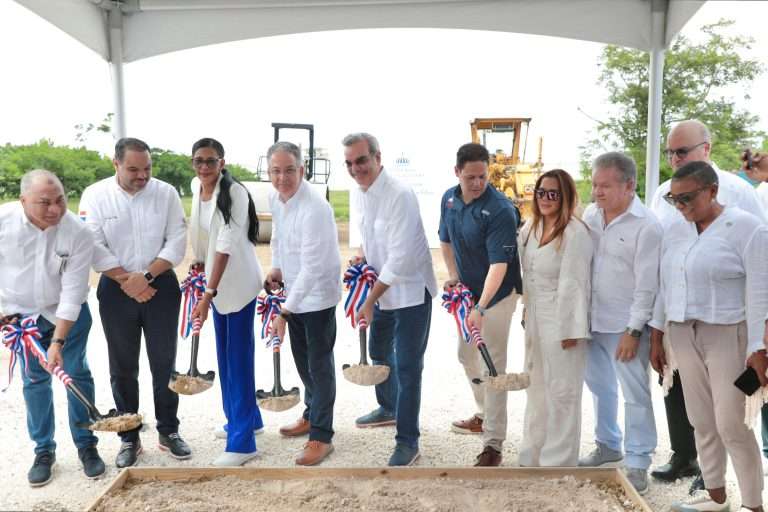 O presidente Abinader inaugura rodovia e outras obras em La Altagracia