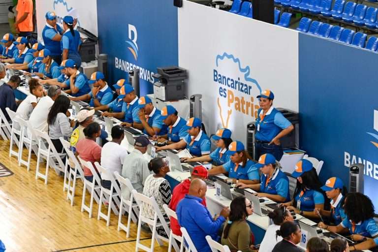 O Banreservas relata a abertura de mais de mil contas em um evento massivo em Higüey