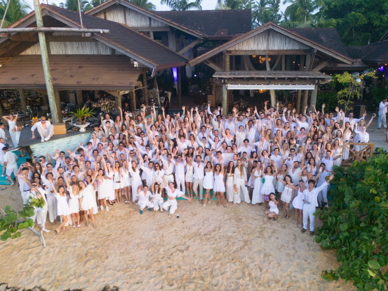 Las Terrenas elegida por 300 estudiantes de Suiza para su viaje de graduación