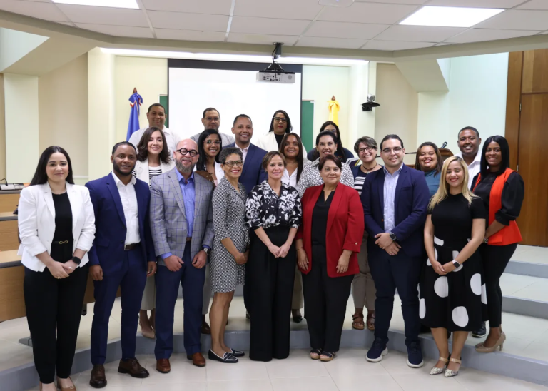 PUCMM entrega primera promoción del Diplomado en Gestión de Destinos