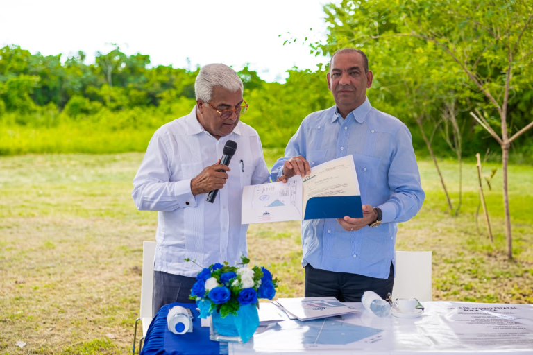 Obras Públicas recibe 40 mil metros cuadrados de terrenos del CEA en Boca Chica para construir centro de acopio