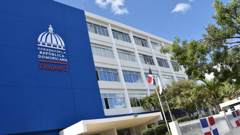 Ministerio de Trabajo invita a jornada de empleo para hotel en Santiago
