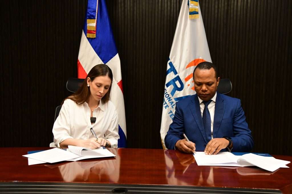 Firma del programa En Contravía entre Diageo e INTRANT | El Inmobiliario
