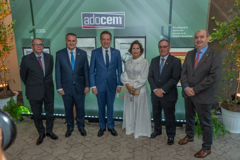 A ADOCEM apresenta o livro “Cimento e Nação: Evolução da Indústria Cimenteira na República Dominicana”