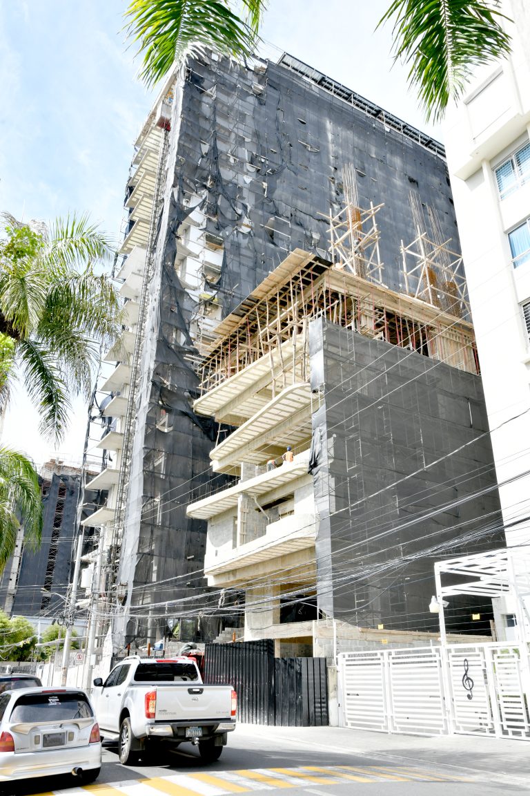 Sector construcción creó más de 55 mil empleos directos en primer trimestre 2025, reporta Ministerio de la Vivienda