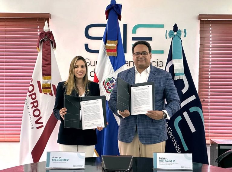 Firman acuerdo para capacitar electricistas en el sector construcción