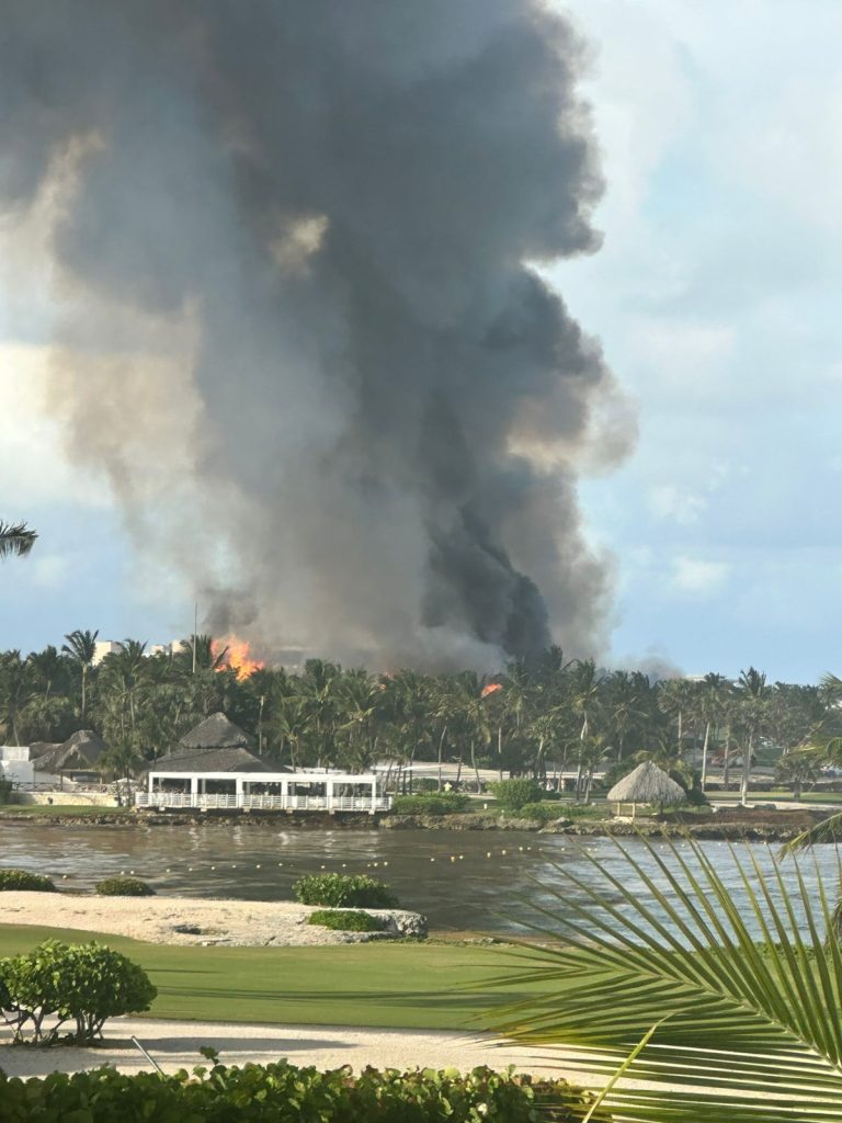 Incendio consume varias villas en Cap Cana