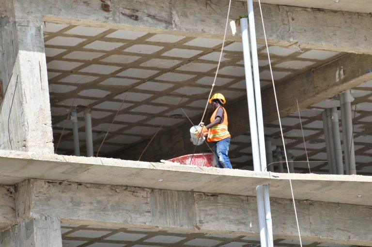 Ingenieros rechazan mano de obra haitiana sea más barata