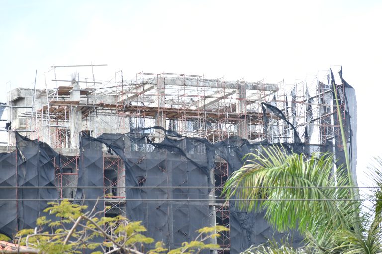 Sector construcción vuelve a caer a – 2.3 % en el primer semestre del año