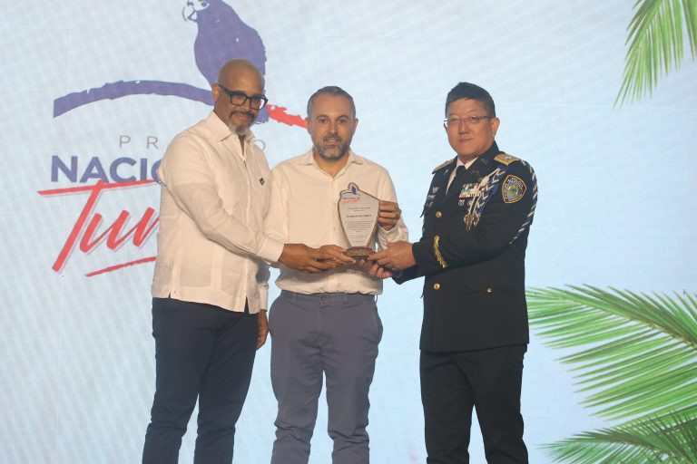 Premio Nacional de Turismo reconoce a Eco-Bahia por liderazgo en sostenibilidad ambiental
