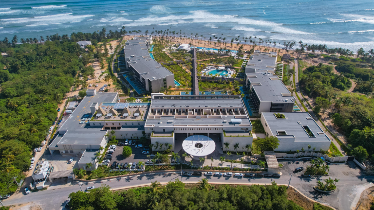 Kompleks hotel W Punta Cana dibuka dengan pelaburan USD160 juta dan 340 bilik