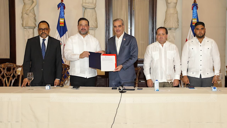 Gobierno anuncia inicio titulación de más de 43 millones de metros cuadrados 