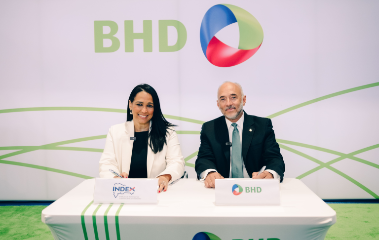 Firman acuerdo para apoyar a la diáspora dominicana