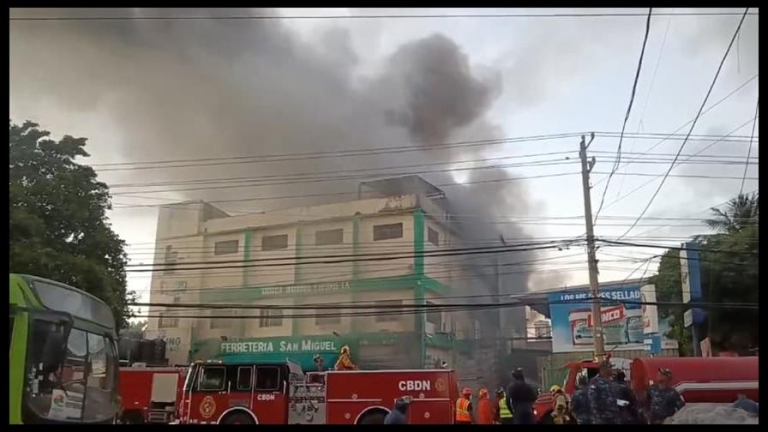 Incendio de gran magnitud afecta Ferretería San Miguel
