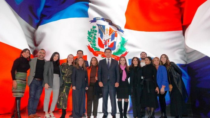 Visitatori a FITUR 2026 presso IFEMA Madrid, con un focus sul turismo e sugli investimenti in destinazioni come la Repubblica Dominicana.