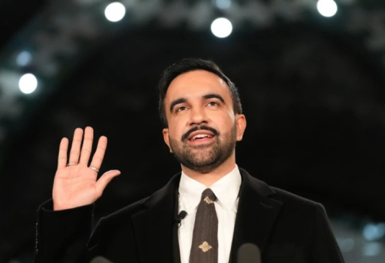 El alcalde de Nueva York debuta con medidas para vivienda y revoca órdenes de predecesor