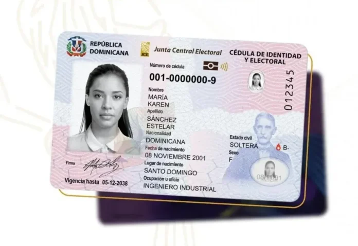 Proceso de renovación de la cédula de identidad y electoral en un centro de la JCE, trámite obligatorio para actos civiles y económicos
