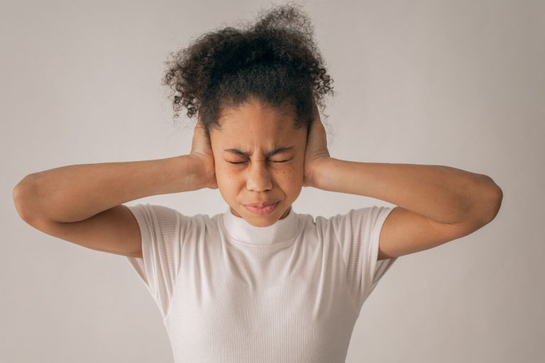 Vivere a tutto volume: il rumore che ci cambia senza che ce ne accorgiamo