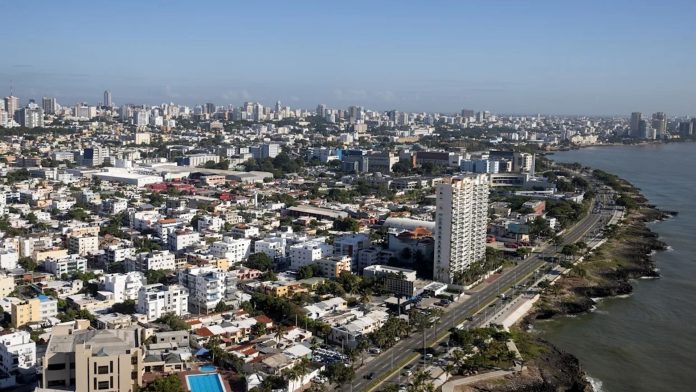 La mayoría de los condominios dominicanos no tiene, hoy, ningún tipo de plan frente a un eventual terremoto. Tratar el riesgo sísmico como un problema abstracto y lejano parece no ser grave, hasta que un evento como el de Colombia lo vuelve, otra vez, noticia de primera plana. (Foto: Fuente Externa)